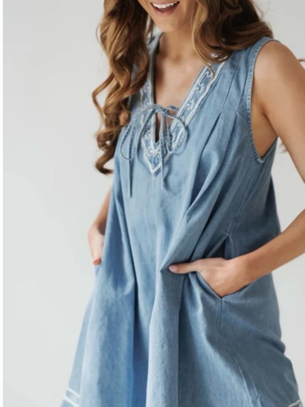 NWT Modenaire Sleeveless Embroidered Trim Tie Front Mini Dress M